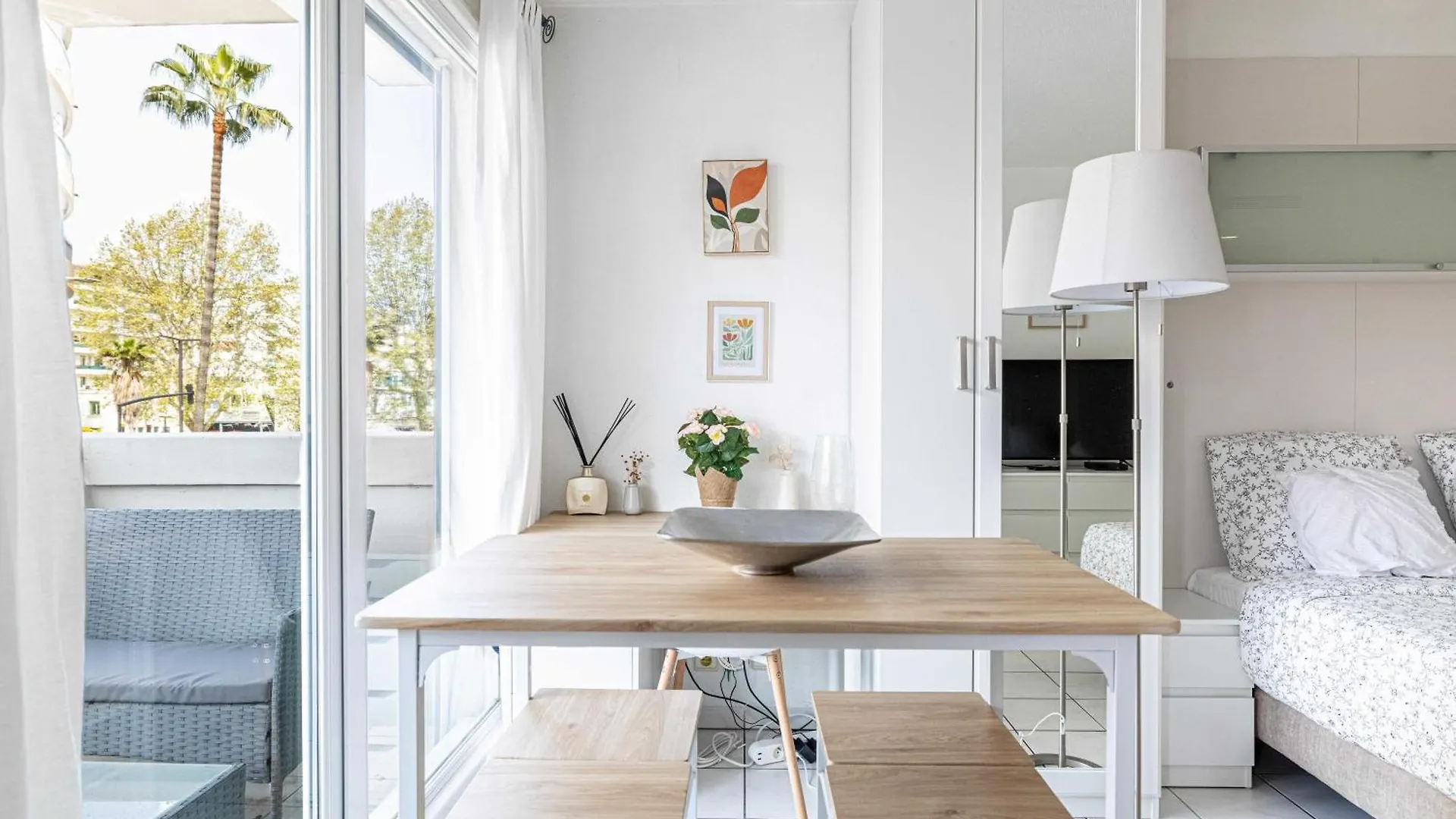 Charming Studio With Pool & Balcony -Heart Of Nice Apartment
